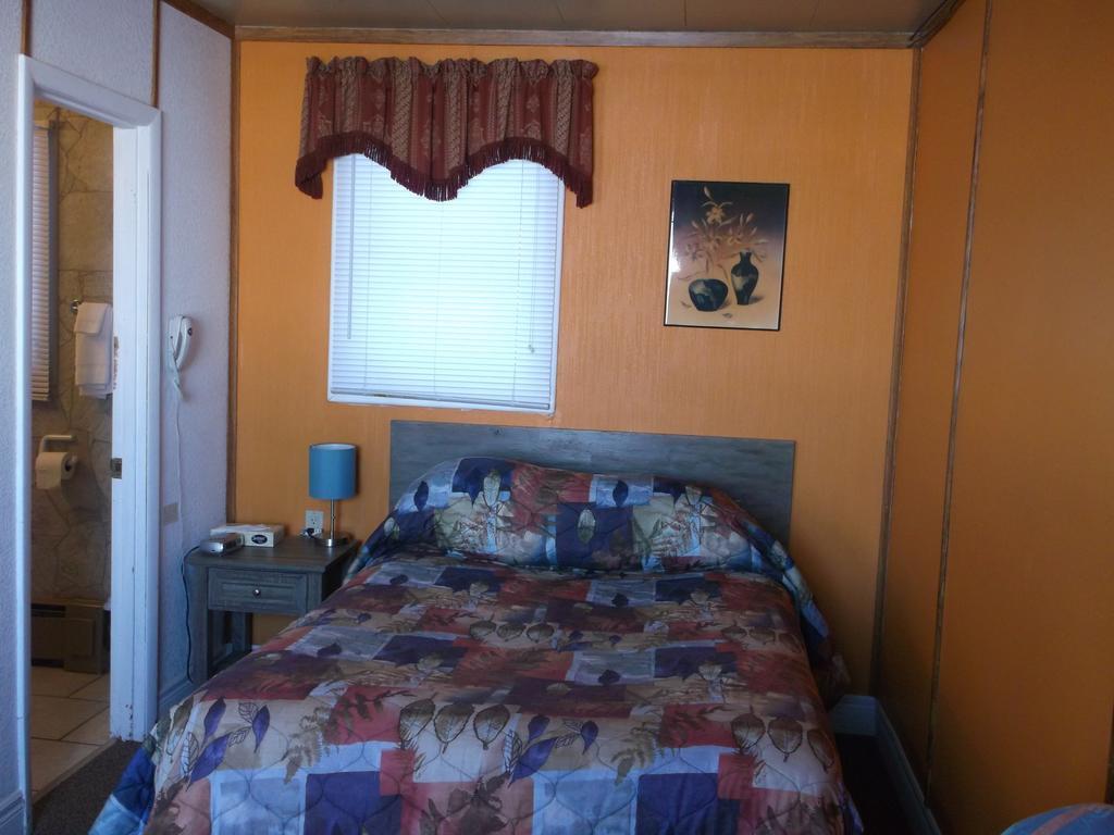 Haileybury Beach Motel Room photo